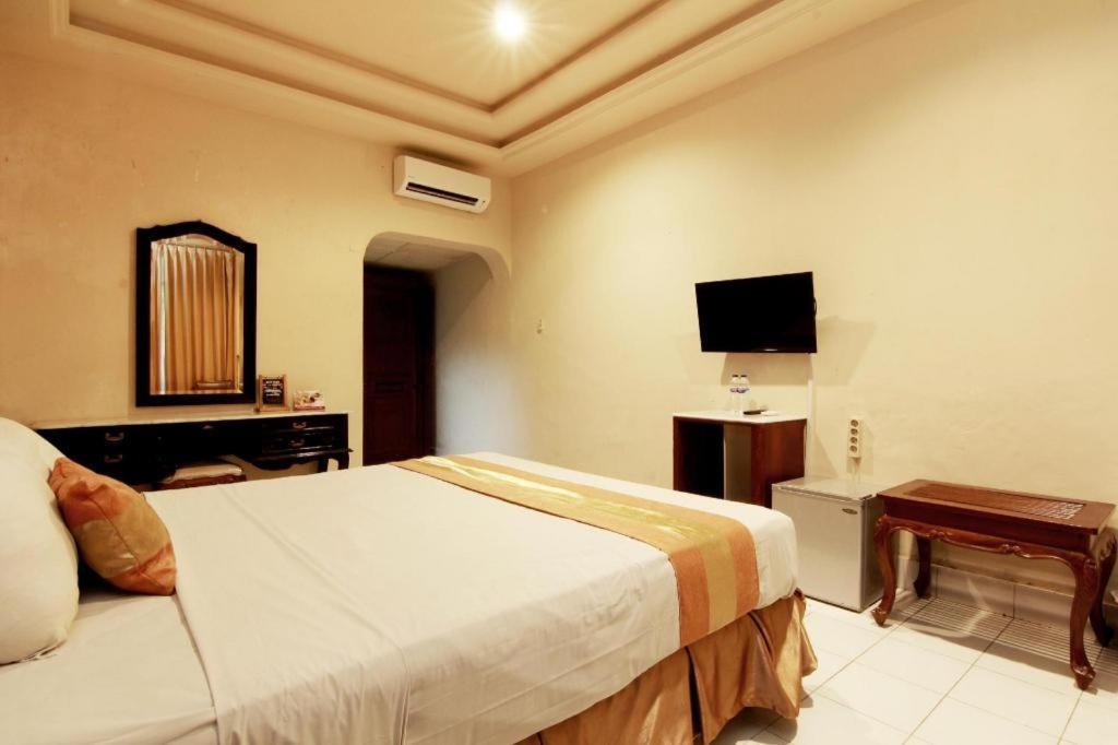 Hotel Grand Rosela Yogyakarta Exterior foto