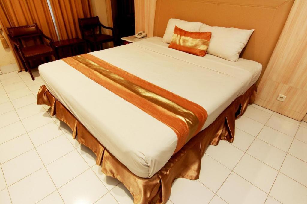Hotel Grand Rosela Yogyakarta Exterior foto