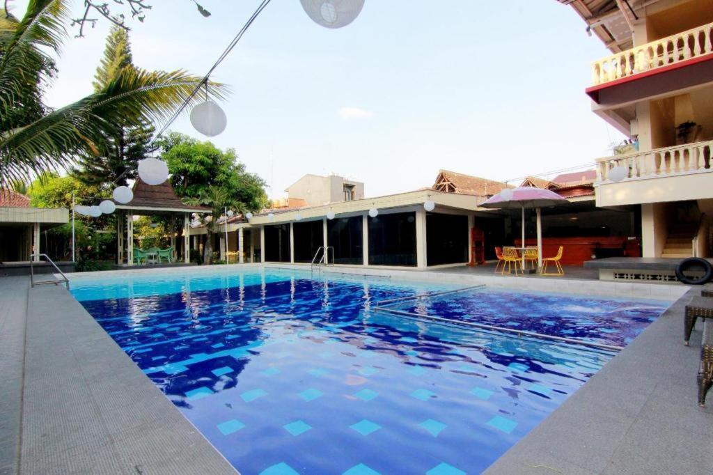 Hotel Grand Rosela Yogyakarta Exterior foto